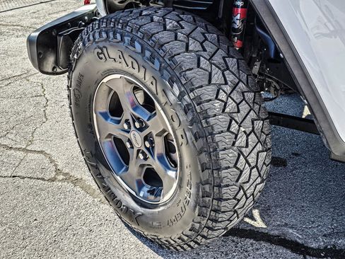 Used 2022 Jeep Gladiator Rubicon w/ LED Lighting Group image 13