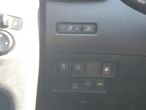 Used 2019 Nissan Rogue S AWD/4WD image 18
