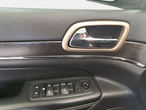 Used 2017 Jeep Grand Cherokee Limited image 28