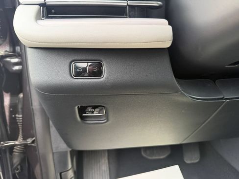 Used 2025 Lincoln Navigator Reserve AWD/4WD image 19