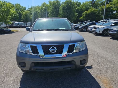 Used 2019 Nissan Frontier SV RWD image 2
