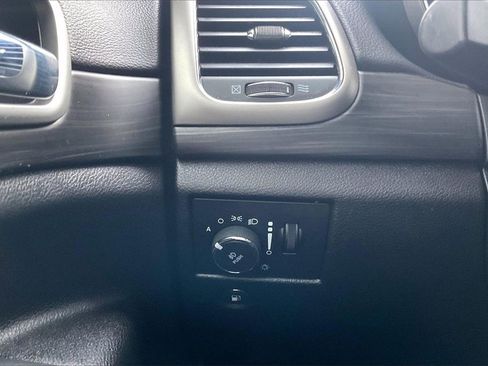 Used 2021 Jeep Grand Cherokee Laredo X image 34