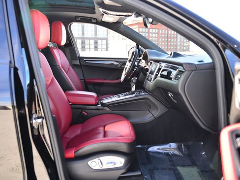 Used 2018 Porsche Macan S image 25