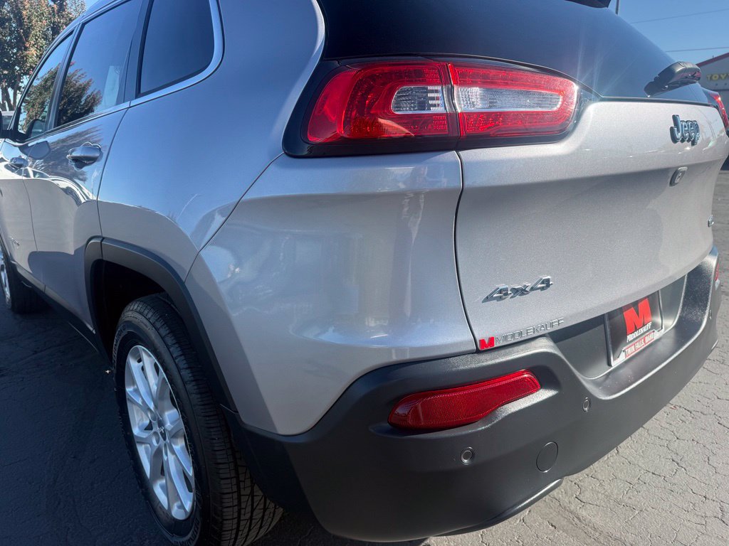 Used 2018 Jeep Cherokee Latitude w/ Safety Group AWD/4WD image 10