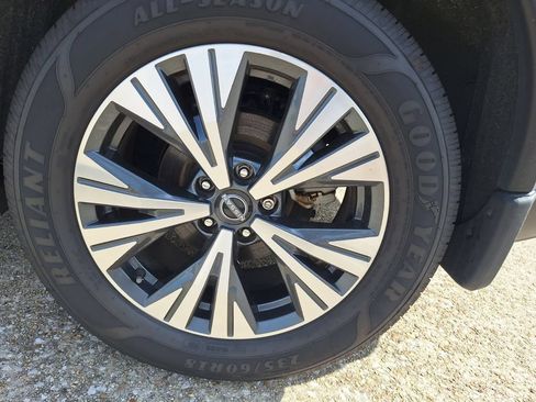 Used 2023 Nissan Rogue SV FWD image 25