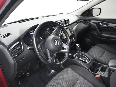 Used 2018 Nissan Rogue Sport SV w/ SV Technology Package image 16