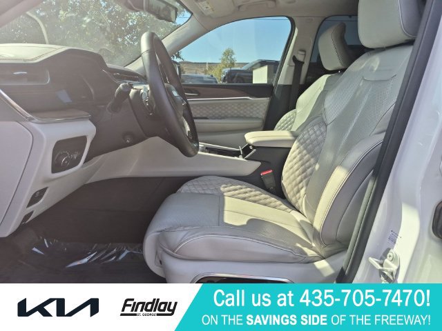Used 2023 Jeep Grand Cherokee L Summit w/ Advanced Protech Group IV AWD/4WD image 16