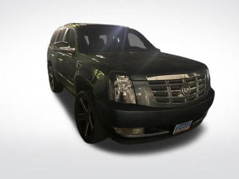 Used 2010 Cadillac Escalade Premium image 2