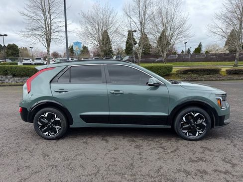 Used 2023 Kia Niro Wind w/ Wind Preserve Package image 9