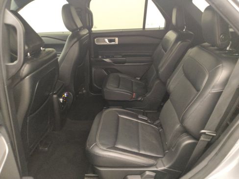 Used 2020 Ford Explorer Limited RWD image 18