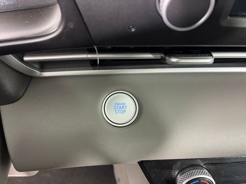 Used 2023 Hyundai Elantra SEL w/ Preferred Accessory Package image 20