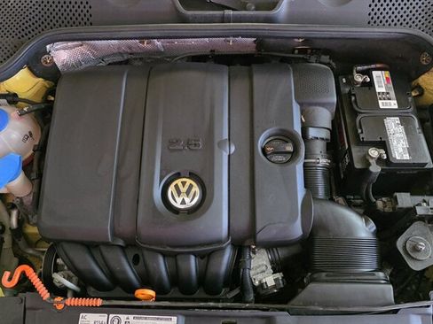 Used 2012 Volkswagen Beetle 2.5 FWD image 28