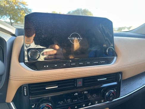 Certified 2023 Nissan Rogue Platinum w/ Platinum Premium Package image 9