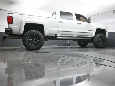 Used 2019 Chevrolet Silverado 2500 LTZ w/ Duramax Plus Package image 37