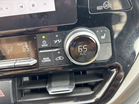 Used 2024 Toyota Highlander XLE AWD/4WD image 20