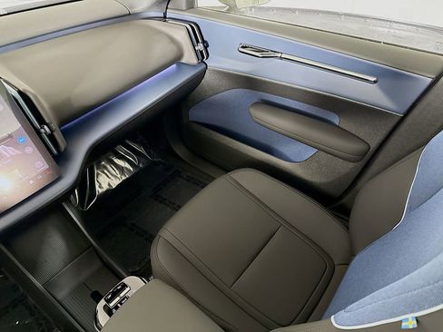 New 2026 Volvo EX30 Plus w/ Protection Package image 23