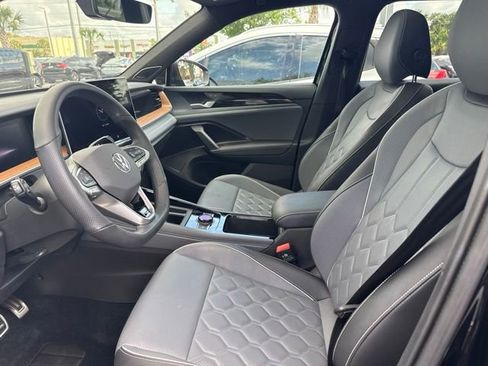 Used 2025 Volkswagen Tiguan SEL R-Line AWD/4WD image 15