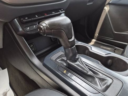 Used 2015 Chevrolet Colorado Z71 AWD/4WD image 32