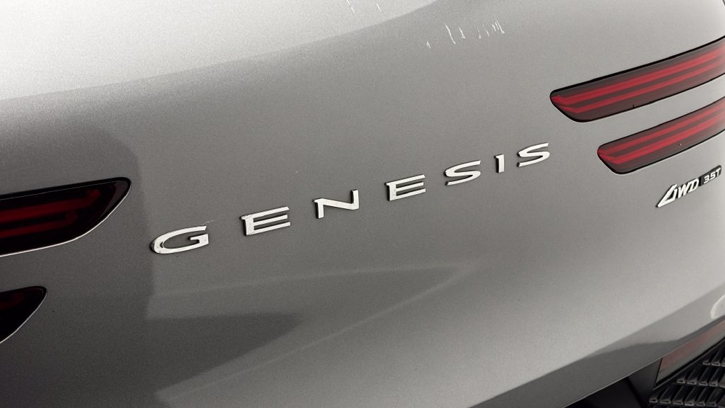 Used 2023 Genesis GV70 3.5T Sport w/ Sport Prestige Package AWD/4WD image 8