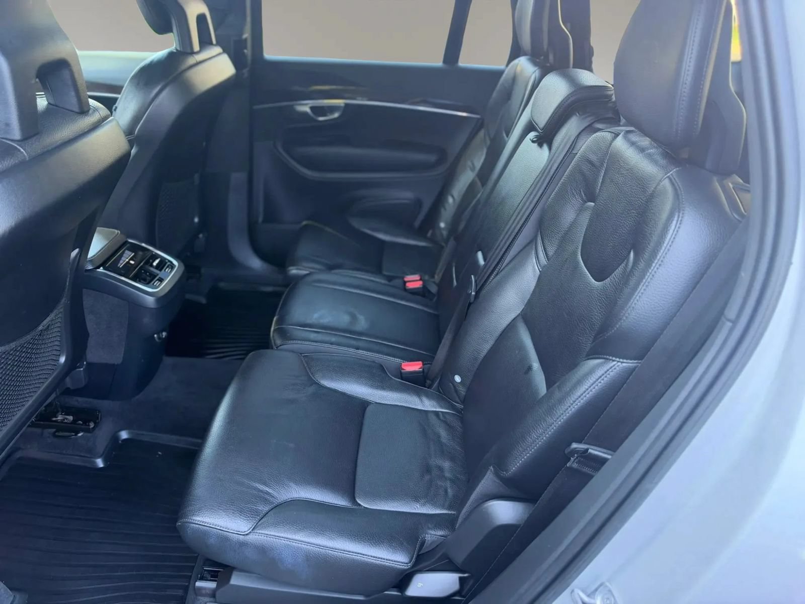 Used 2018 Volvo XC90 T6 Momentum w/ Convenience Package AWD/4WD image 5