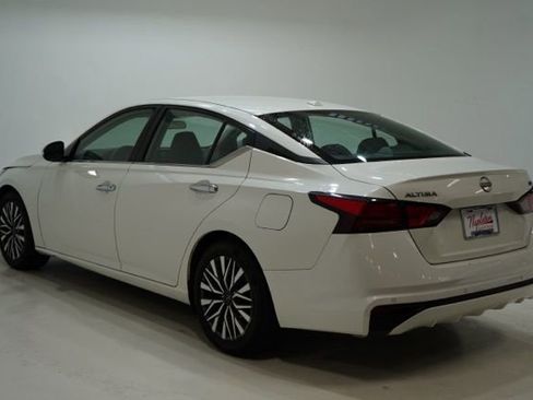 Used 2023 Nissan Altima 2.5 SV image 6