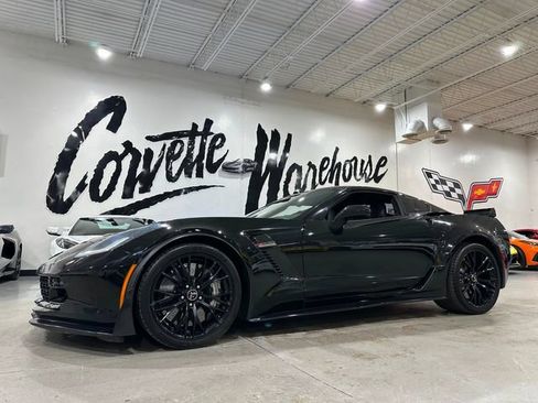 Used 2015 Chevrolet Corvette Z06 w/ 3LZ Preferred Equipment Group RWD image 2