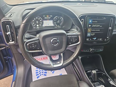Used 2021 Volvo XC40 T5 R-Design w/ Protection Package image 17