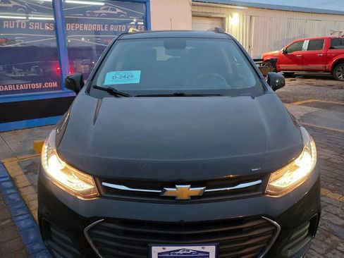 Used 2017 Chevrolet Trax LT w/ LT Convenience Package AWD/4WD image 2