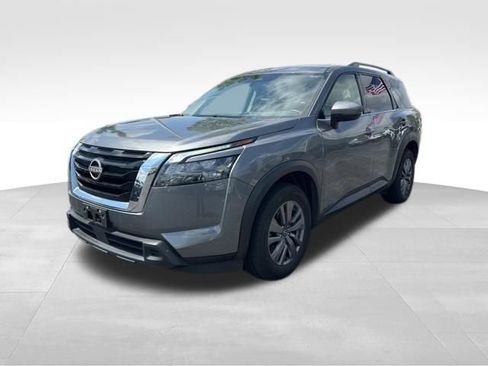 Used 2025 Nissan Pathfinder SV AWD/4WD image 3
