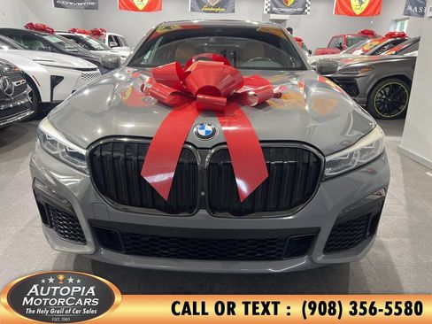 Used 2022 BMW 740i w/ M Sport Package RWD image 7