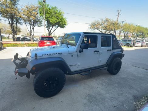 Used 2018 Jeep Wrangler Unlimited Rubicon w/ Connectivity Group image 4