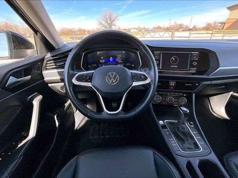 Used 2024 Volkswagen Jetta SE FWD image 5