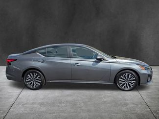 Used 2023 Nissan Altima 2.5 SV video 3