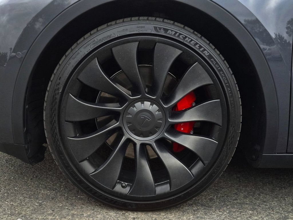 Used 2022 Tesla Model Y Performance AWD/4WD image 9