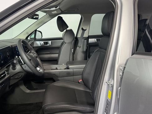Used 2025 Hyundai Santa Fe SEL FWD image 18