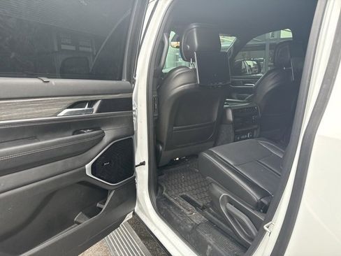 Used 2024 Jeep Wagoneer L Series III w/ Premium Group I image 16