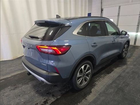 Used 2023 Ford Escape Platinum w/ Premium Technology Package image 3