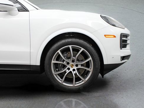 Used 2024 Porsche Cayenne AWD/4WD image 18