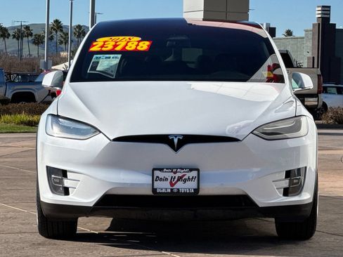 Used 2018 Tesla Model X 75D image 10