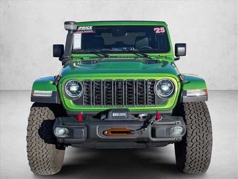 Used 2025 Jeep Wrangler Rubicon image 2