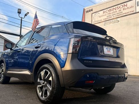 Used 2025 Nissan Kicks SV AWD/4WD image 8