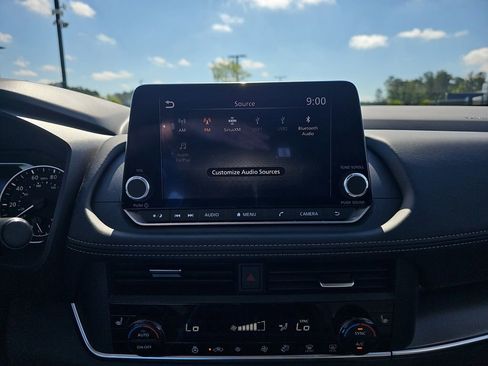 Used 2025 Nissan Rogue SV w/ SV Premium Package FWD image 26