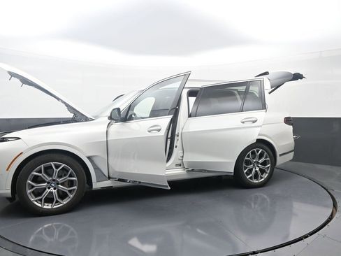 Used 2025 BMW X7 xDrive40i image 42