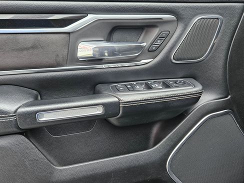 Used 2019 RAM 1500 Laramie AWD/4WD image 18