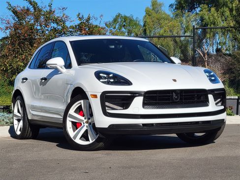 Certified 2024 Porsche Macan S image 9