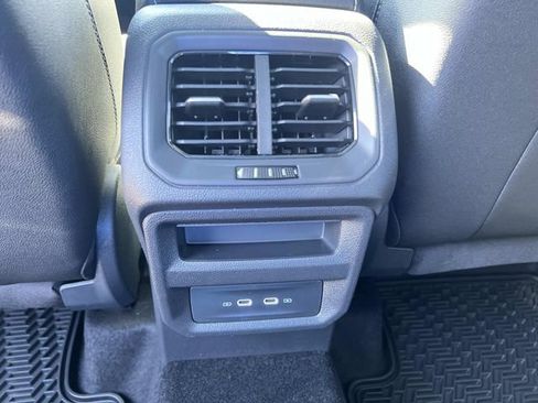 New 2026 Volkswagen Taos SE image 24