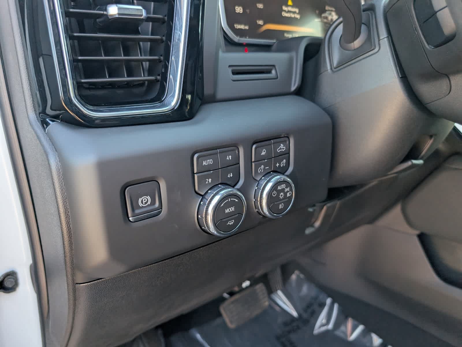 Certified 2026 GMC Sierra 3500 Denali AWD/4WD image 27