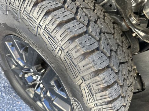 Used 2026 Nissan Frontier SV w/ All-Weather Content Package image 4