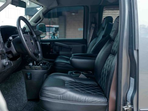 Used 2023 Chevrolet Express 2500 image 40