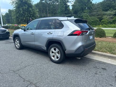 Used 2020 Toyota RAV4 XLE AWD/4WD image 6